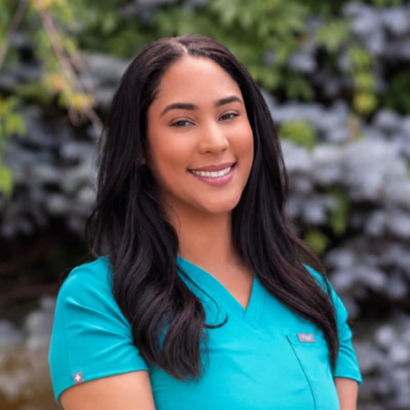 Smile-experience-xiara-clinical-assistant Xiara, clinical assistant at smile experience orthodontics providing braces and clear aligner care in new jersey